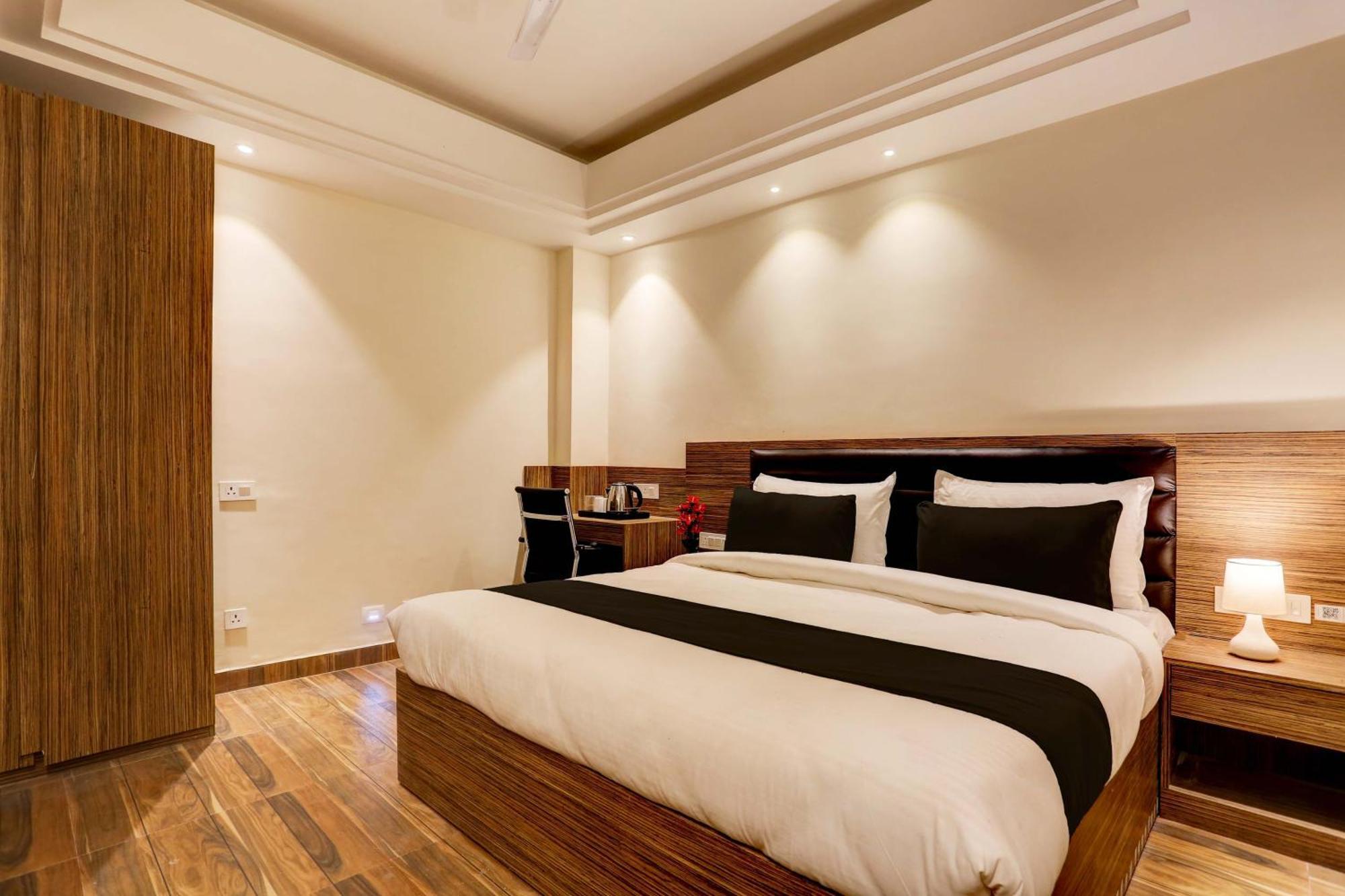 Collection O Stargaze Hotel Kānpur Exterior photo