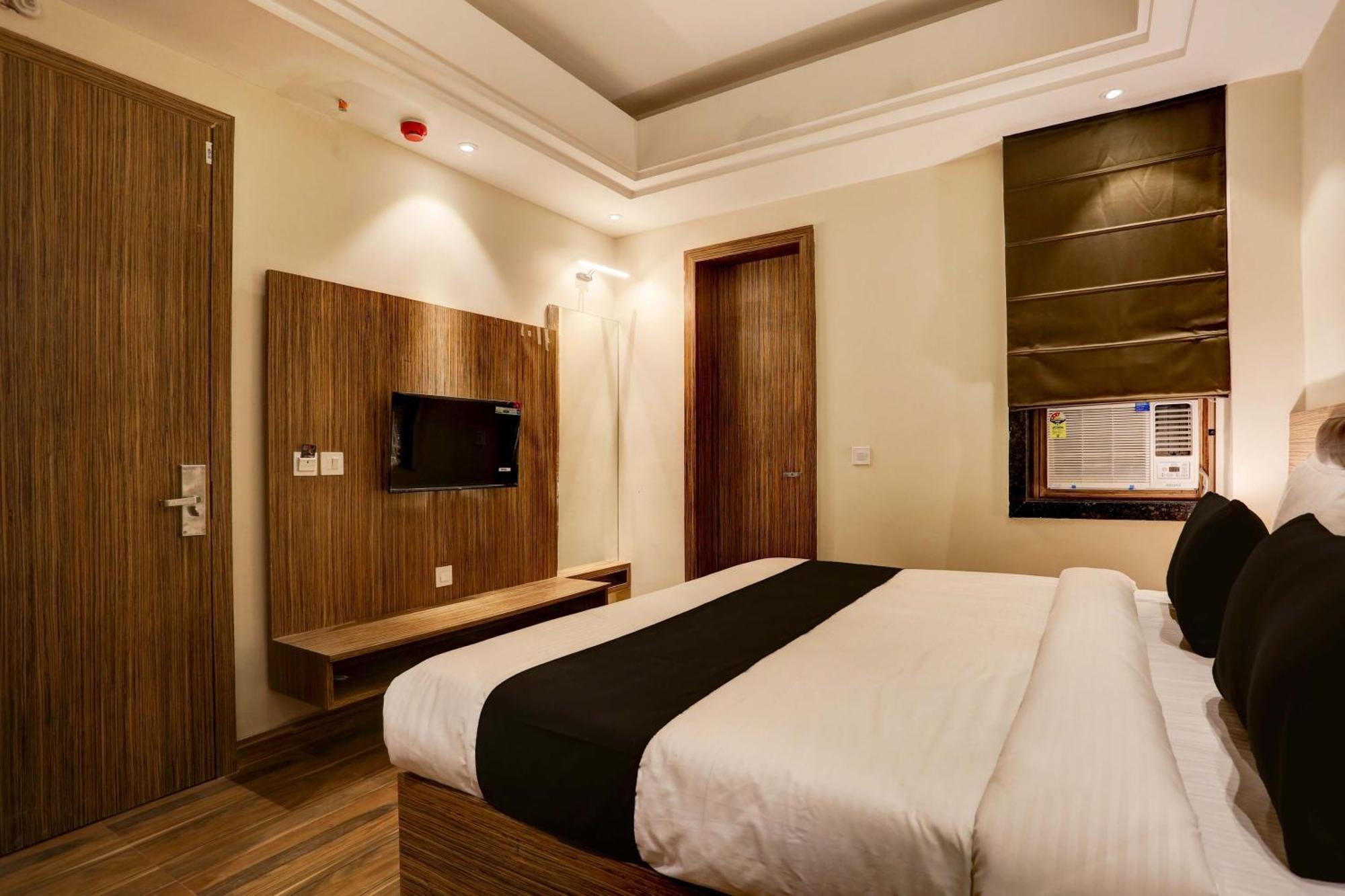 Collection O Stargaze Hotel Kānpur Exterior photo